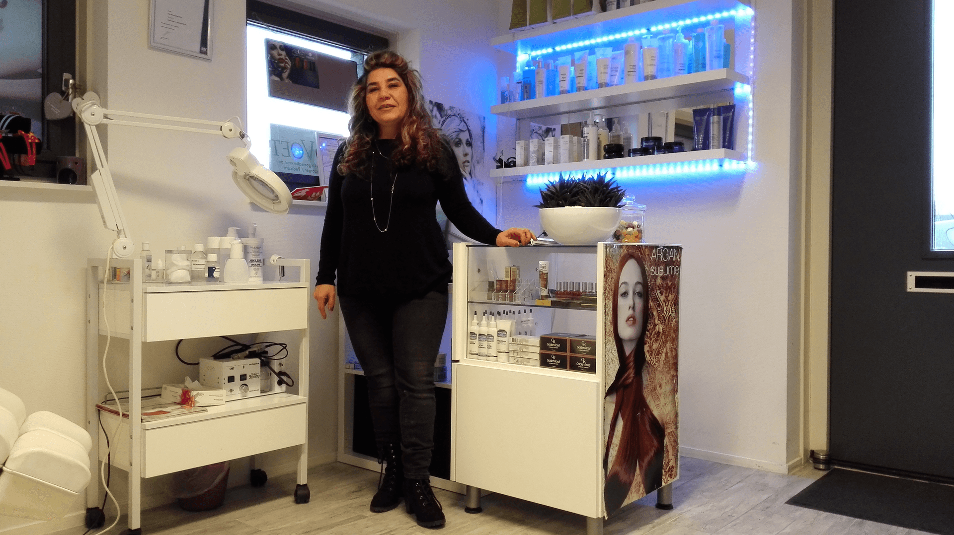 Uw specialiste in de salon, bij de verzorgingsproducten en de behandeltafel