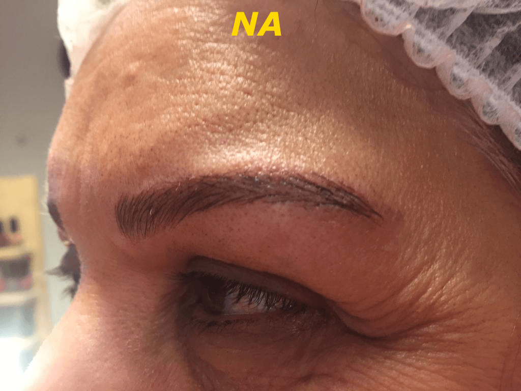 Wenkbrauw na een microblading-behandeling